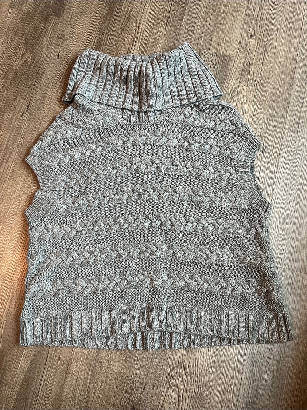 BANANA REPUBLIC Cable-Knit Sleeveless Turtleneck Sweater Vest